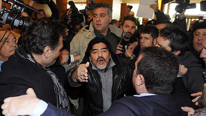 Diego Maradona returns to Italy after tax exile