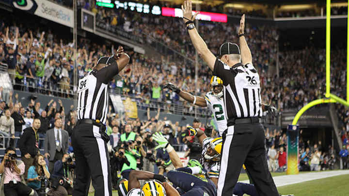 Off the Snap: Replacement ref Lance Easley now a Seattle fan favorite