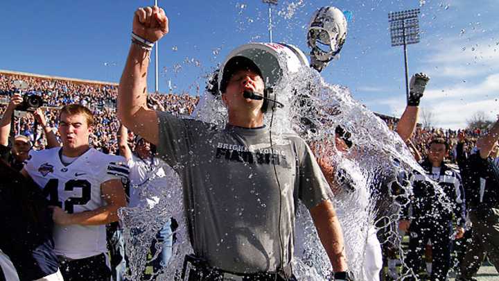 BYU, Bronco Mendenhall agree to contract extension through 2016 BYU, Bronco Mendenhall agree to contract extension through 2016