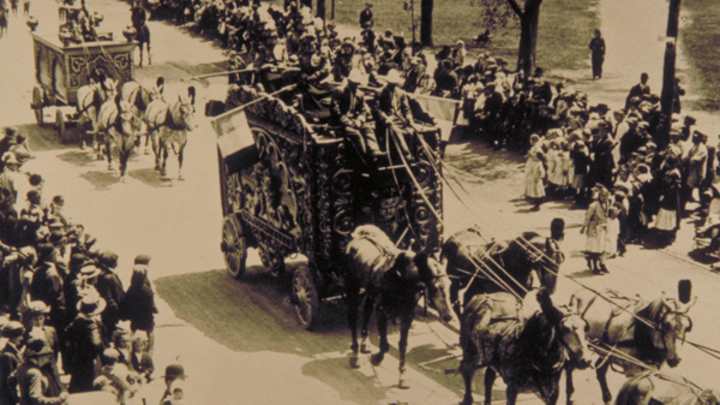 What In the Word: Everyone from Circus Freaks to Sports Fans Jumps On "Bandwagon" What In the Word: Everyone from Circus Freaks to Sports Fans Jumps On "Bandwagon"