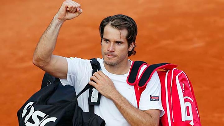 Haas outlasts Isner in best match of French Open's first week
