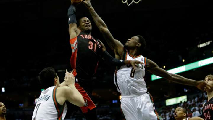 Larry Sanders to miss 6 weeks after tearing thumb ligament in nightclub incident