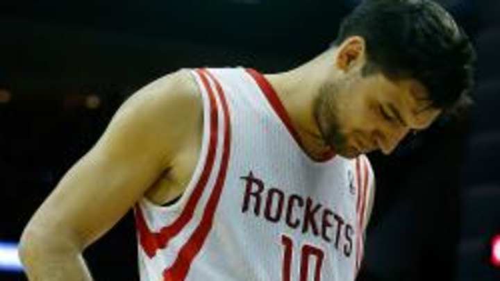 Carlos Delfino fractures right foot, will need surgery