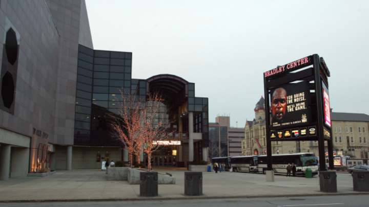 Bucks owner Herb Kohl is seeking new investors, stadium