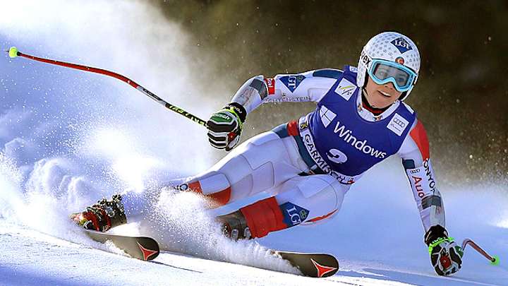 Tina Weirather edges Julia Mancuso for first World Cup victory