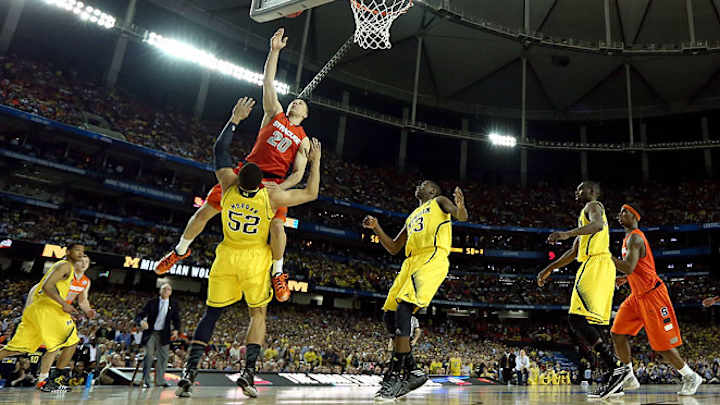 Michigan survives in frantic final minute against Syracuse