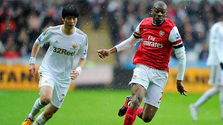 Arsenal's Abou Diaby out for 9 months with knee injury