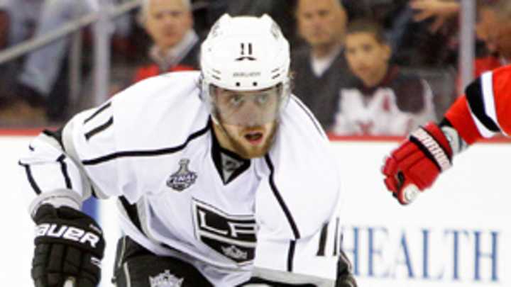 Kings' Kopitar back on ice with knee injury