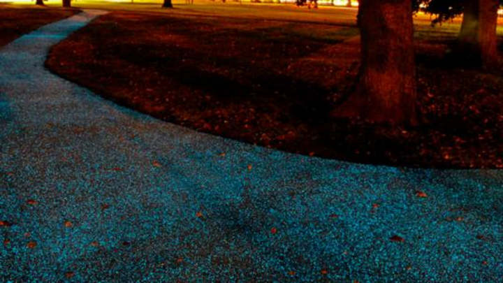 The Brits Have a Glow-in-the-Dark Bike Path The Brits Have a Glow-in-the-Dark Bike Path
