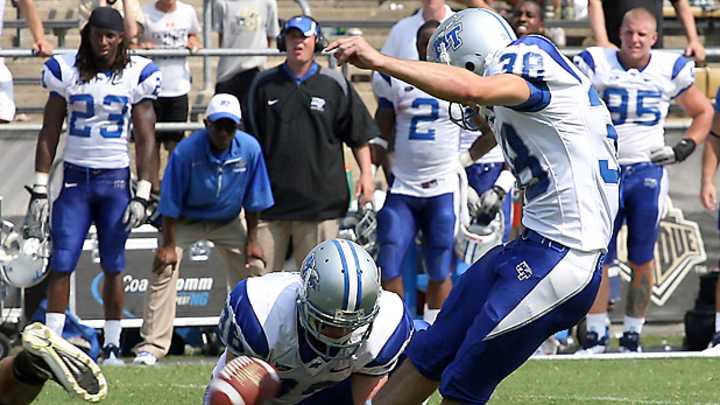 Alan Gendreau trying to make NFL as openly gay kicker