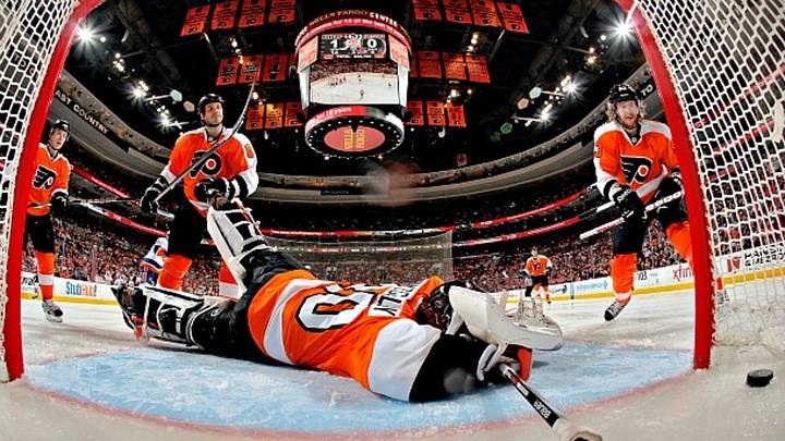 Top Line: Ilya Bryzgalov blasts media, playoff hot topics, more links