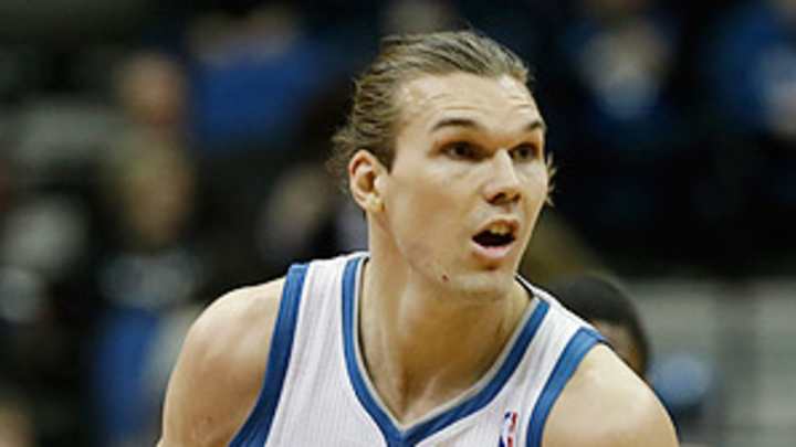 Hornets acquire F Lou Amundson, release Sims