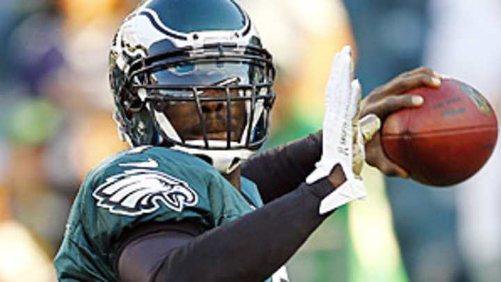 Michael Vick restructures deal to remain with Eagles
