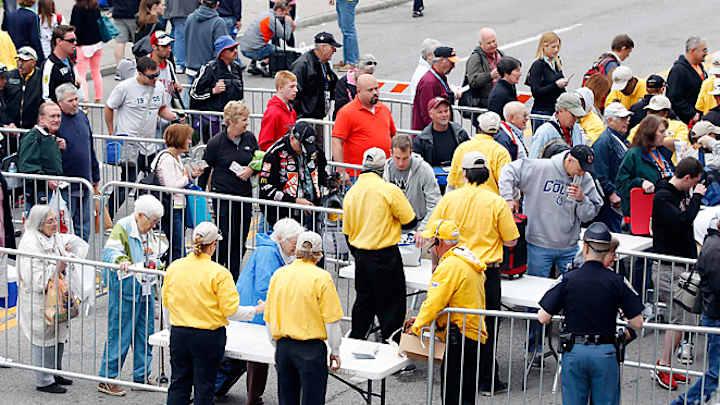 Long security lines anger fans at Indianapolis 500