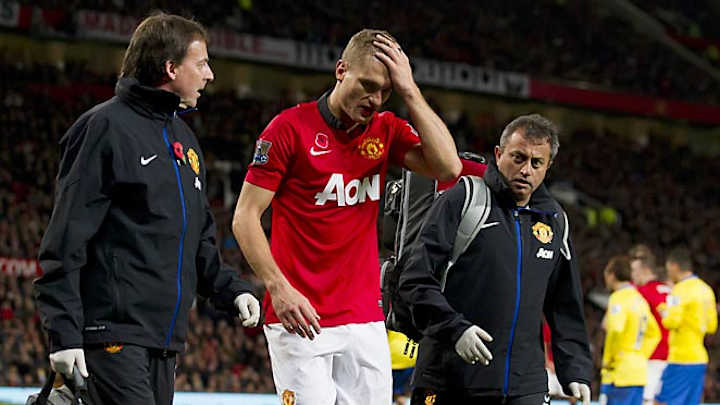 Nemanja Vidic hospitalized after collision with De Gea