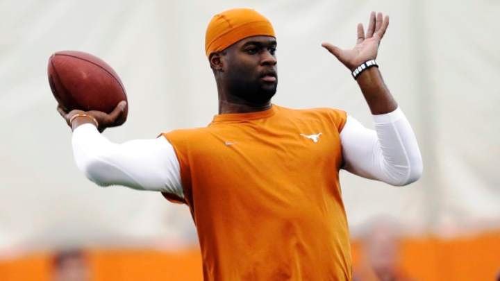 Reports: Vince Young signs with Green Bay Packers, will compete for backup job Reports: Vince Young signs with Green Bay Packers, will compete for backup job