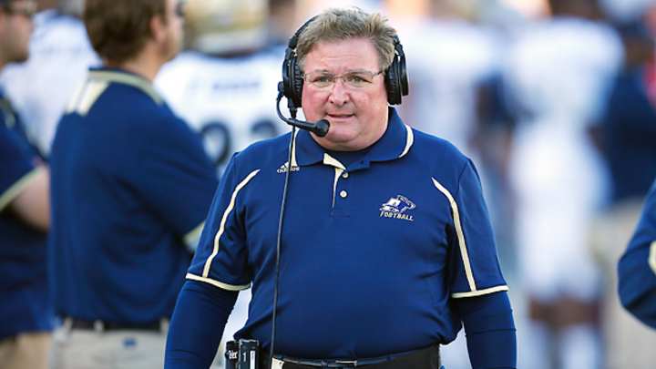Akron gives head coach Terry Bowden two-year extension through 2018 Akron gives head coach Terry Bowden two-year extension through 2018