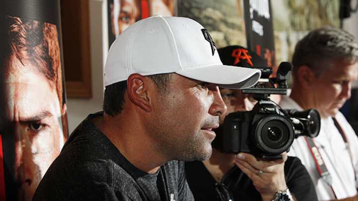 Oscar De La Hoya says he is going into rehab, will miss Mayweather-Alvarez
