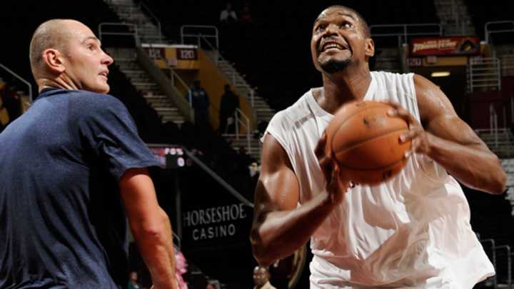 Cavs' Andrew Bynum plays five-on-five, not ruled out for season opener