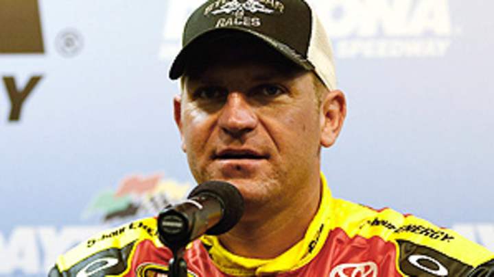 Clint Bowyer unclear about feud with Jeff Gordon, more notes