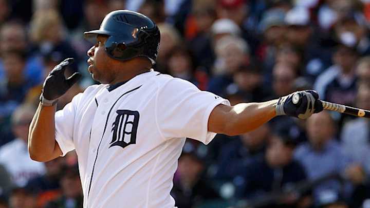 Delmon Young signs with Phillies