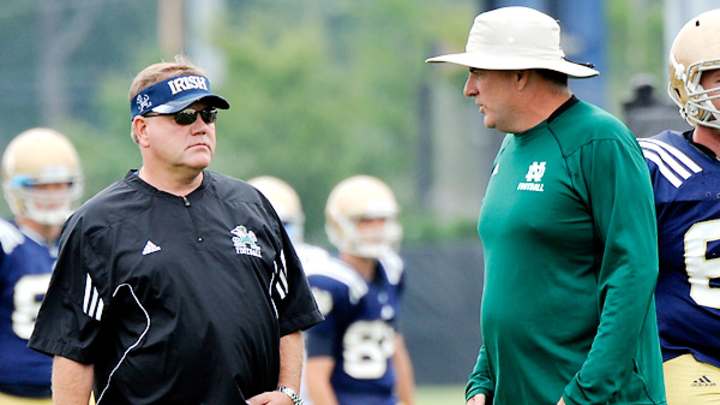 Notre Dame offensive coordinator Chuck Martin accepts Miami (Ohio) coaching job Notre Dame offensive coordinator Chuck Martin accepts Miami (Ohio) coaching job