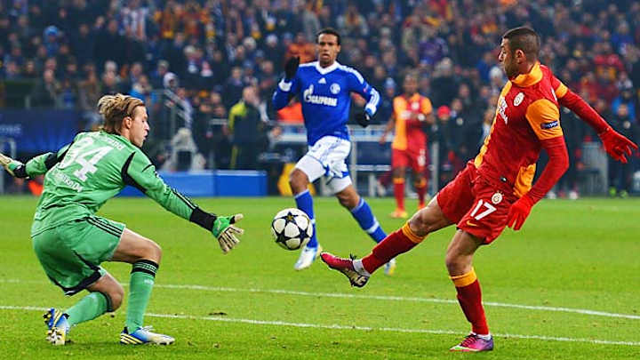 Galatasaray wins at Schalke, advances in Champions League