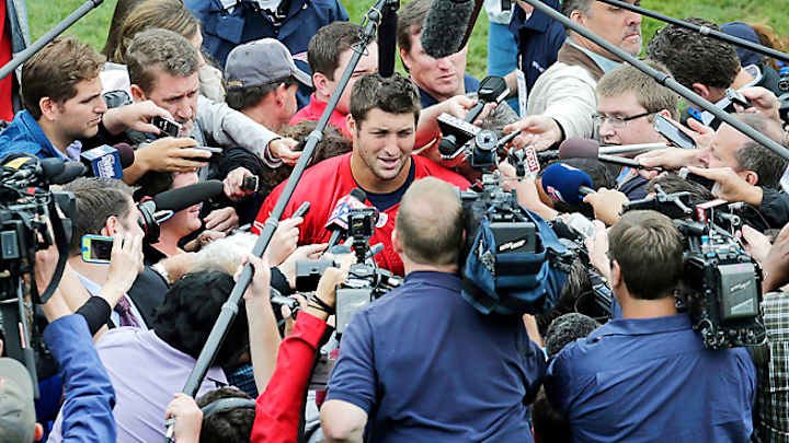 AP Sources: Tebow signs 2-year deal with Pats