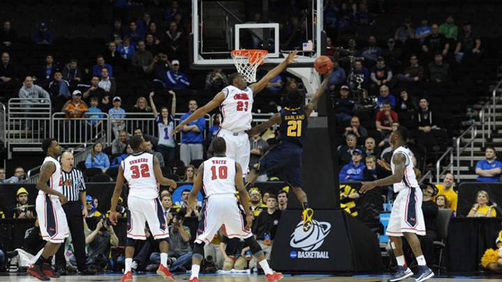 La Salle legend Lionel Simmons cheers Explorers to Sweet 16 La Salle legend Lionel Simmons cheers Explorers to Sweet 16
