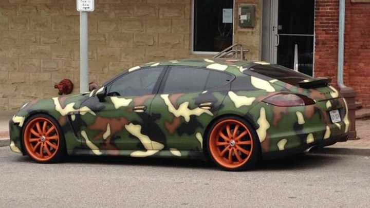 Josh Gordon Painted his Porsche Camouflage