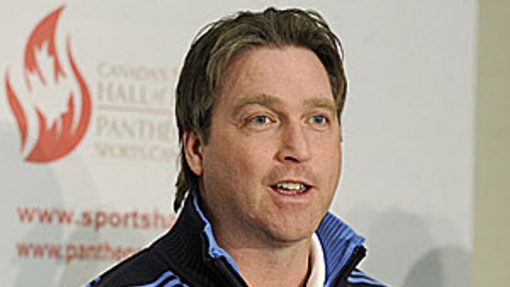 Avalanche name Patrick Roy head coach, VP of hockey operations