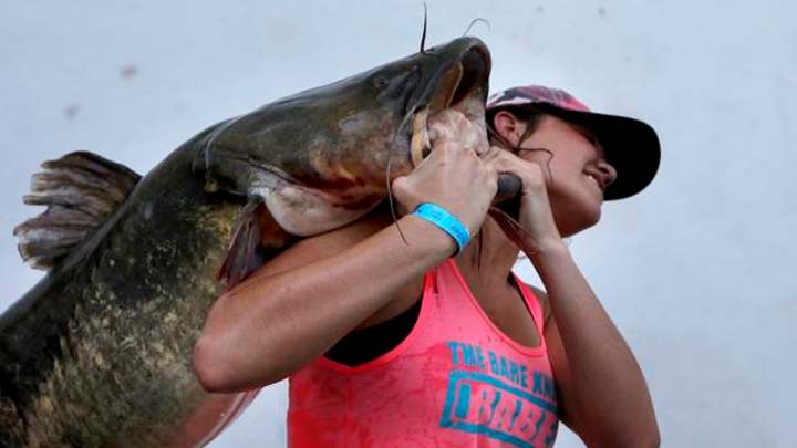 Watch the "Bare Knuckle Babes" Snag Gigantic Catfish With Their Bare Hands