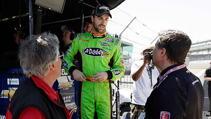 Hinchcliffe takes top spot in Day 4 of Indy 500 practice