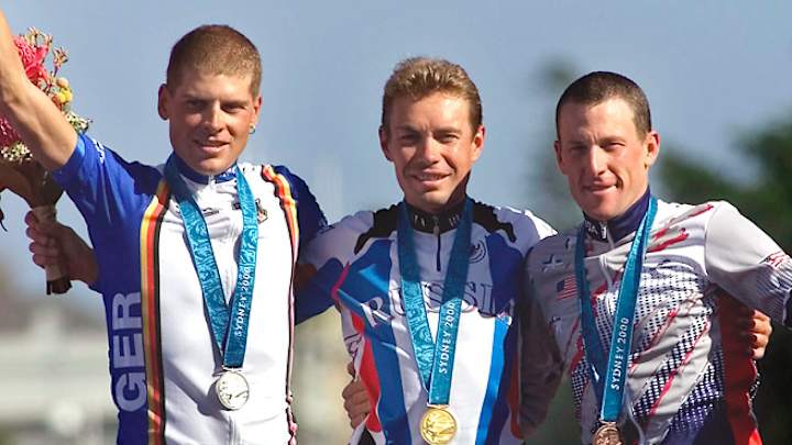 Lance Armstrong returns Olympic bronze medal