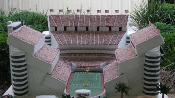 Texas A&M fans create an impressive Kyle Field wedding cake Texas A&M fans create an impressive Kyle Field wedding cake