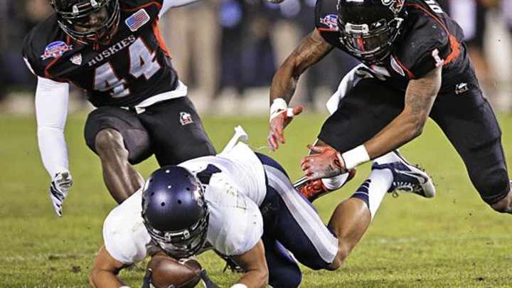 Utah State shuts down Jordan Lynch, Northern Illinois in Poinsettia Bowl