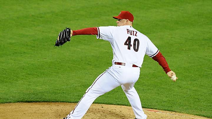 Diamondbacks reinstate closer J.J. Putz from DL