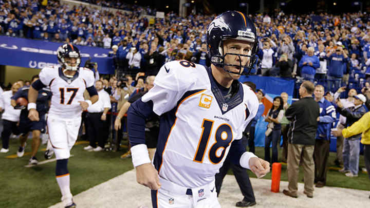 Peyton Manning welcomed warmly upon his return to Lucas Oil Stadium