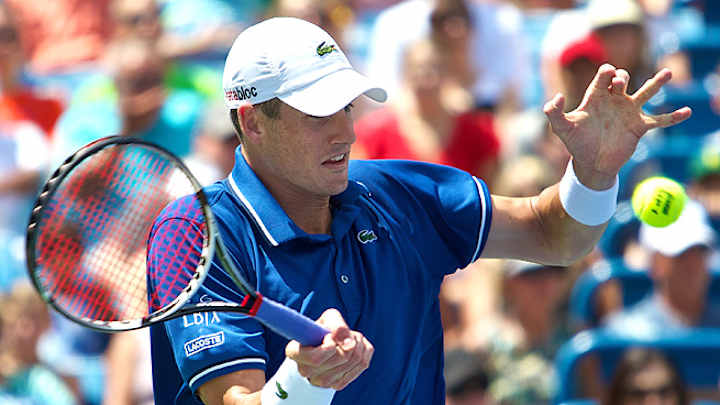 Djokovic stunned by Isner in quarterfinals at Cincinnati