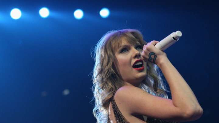 Who Lip Dubbed Taylor Swift's "22" the Best: NFL Cheerleaders or Russell Westbrook?