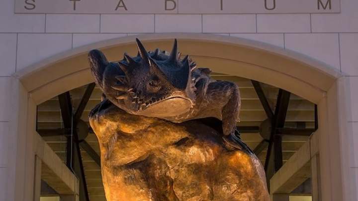 All hail this giant scary lizard