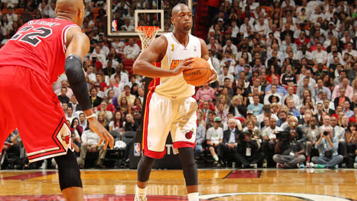 Heat rest Dwyane Wade because of sore knees
