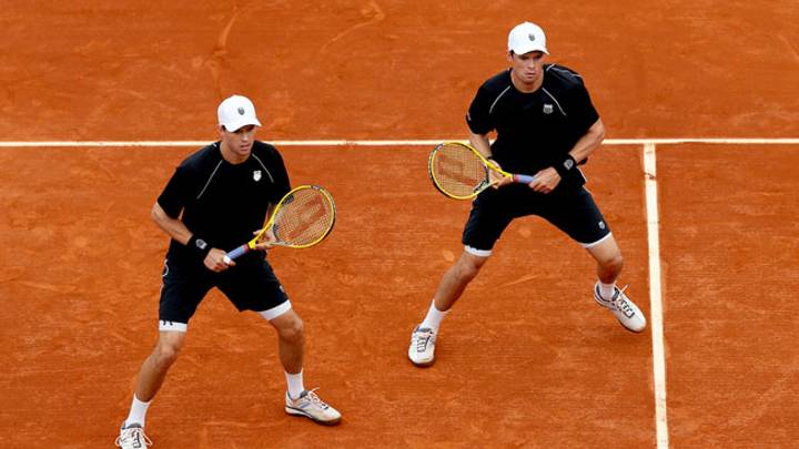 Bryan brothers reach doubles final at French Open