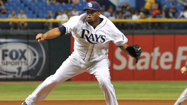 Phillies sign free agent pitcher Roberto Hernandez to one-year deal