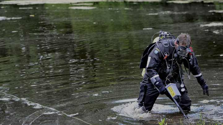 Police search pond in Aaron Hernandez's hometown