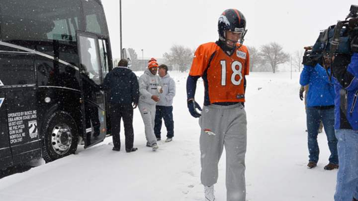 Peyton Manning denies any problems in cold-weather games