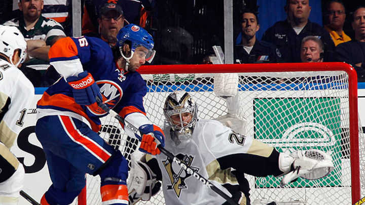 NHL playoffs: Islanders down Penguins 6-4, send series back to Pitt tied at 2 NHL playoffs: Islanders down Penguins 6-4, send series back to Pitt tied at 2