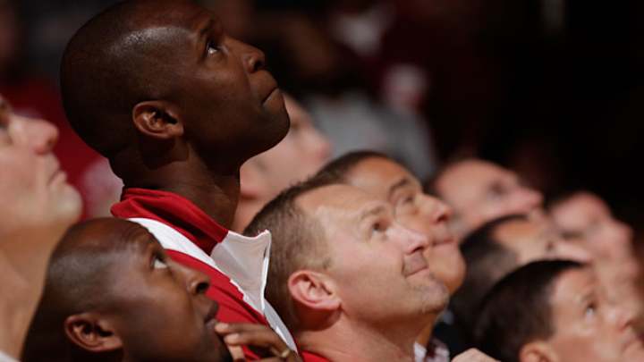 Former Indiana star Calbert Cheaney becomes Saint Louis assistant