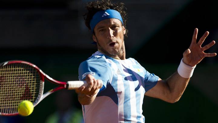 Argentina's Monaco tops France's Simon for 1-1 Davis Cup tie