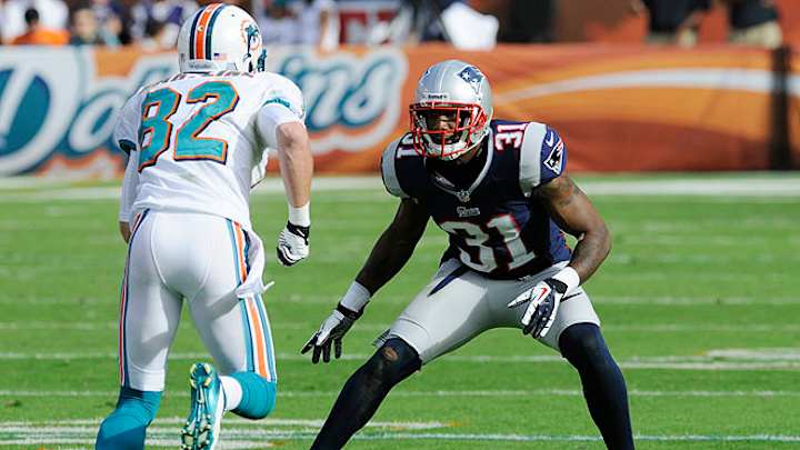 Patriots make flurry of moves to bolster defense Patriots make flurry of moves to bolster defense